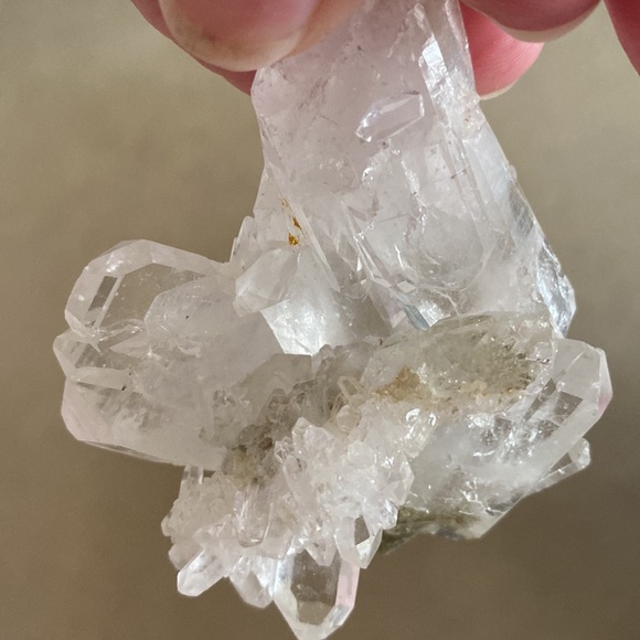 Other - 🔥AAA QUALITY QUARTZ CLUSTER🔥Points all over + 🌈. 3”X 2.5”X1”. STUNNING